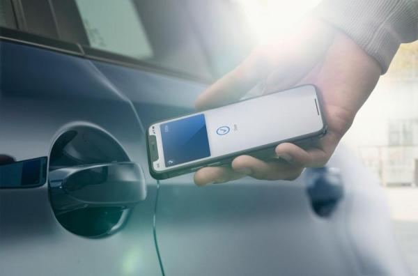 BMW можно будет открывать с помощью телефона